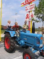 Die ausgestellten Traktoren waren bei den Kindern sehr beliebt. Schade nur da sie nicht fuhren